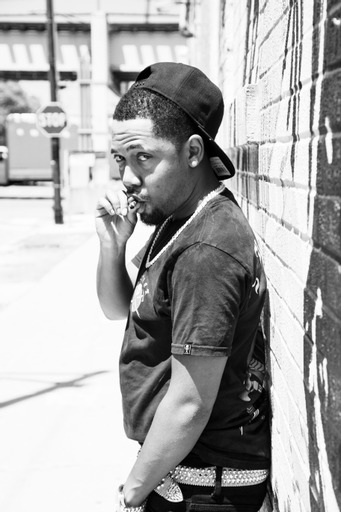 Black-and-white side portrait of Mike Moore on a Chicago street